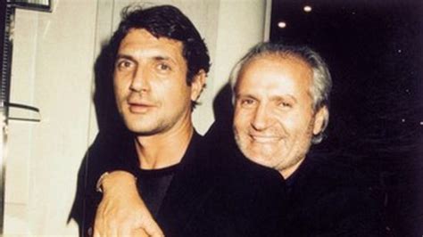 ultimo fidanzato di gianni versace|Addio ad Antonio D’Amico, storico compagno di Gianni Versace.